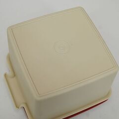 TUPPER WARE スモールデュエットロングサイズ レッド×ベージュ 幅19×奥16.5×高11cm 保存容器 タッパーウェア 札幌市 清田区 平岡の画像
