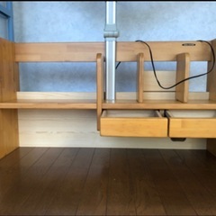 取引中　ニトリ学習机の上　本棚ライト付きの画像