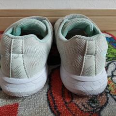 キッズ🌼スニーカー👟💚19センチの画像