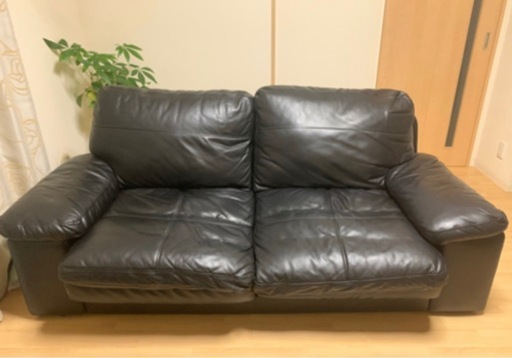 ニトリ  レザーソファー　３人用本革ソファー