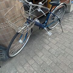 リサイクルショップどりーむ荒田店　No420 自転車　シティサイクル　２７インチ　ギア切り替え付き♪　ライト付き♪　メタリックブルー／シルバーの画像