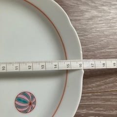 【差し上げます】お皿３枚の画像