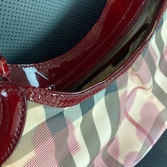 希少美品バーバリーエナメルハンドバックの画像