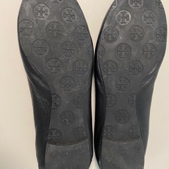 最終値下げ！売り切り！値下げ❌Tory Burch トリーバーチ　黒 フラットシューズ　24.5の方に◯の画像