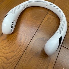 折りたたみ式首掛け扇風機の画像