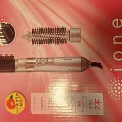 Package of 2 hair driers + 1 small steam iron (all almost new) // ヘアドライヤー2台＋スチームアイロン（小型）1台のセット（すべてほぼ新品）の画像