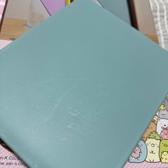 すみっコぐらし立体壁掛け時計、スタンド付きまな板3枚セット
の画像