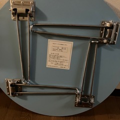 水色丸テーブルの画像