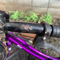 壊れた自転車の画像