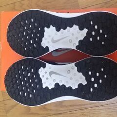 美品NIKE'[レボリューション7.]25.5㎝の画像