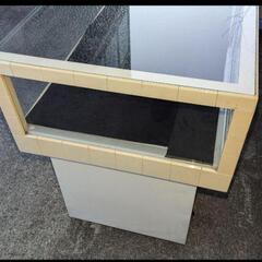 ガラスショーケースの画像