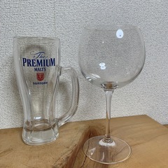エノテカで買った赤ワイングラスとモルツの景品ビアジョッキの画像