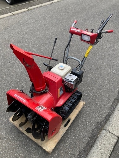 稼働中のホンダ除雪機 HS55