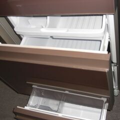 (2025.08.09　お買い上げありがとうございます。)　シャープ　３ドア冷蔵庫３５６L　２０１７年製　SJ-GE36D-T　ブラウン　ガラストップ　60ｃｍ幅　真ん中冷凍室　どっちでもドア　自動製氷付き　高く買取るゾウ八幡東店の画像