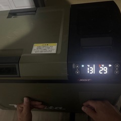 CW004G マキタ　オリーブ　充電式冷温庫29リットルの画像