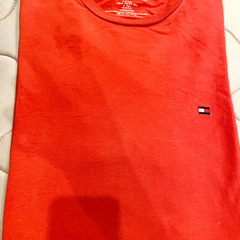 Tommy Hilfiger メンズTシャツ（Mサイズ／レッド）の画像