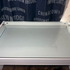 ガラスローテーブル(ホワイト/引出し付き)の画像