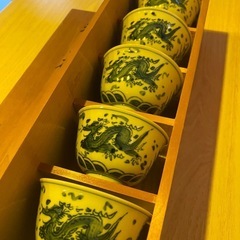 記念品　龍柄 湯飲み 白色5個セット 木箱入りの画像