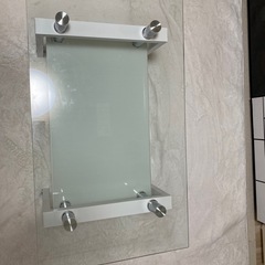 ガラステーブルの画像
