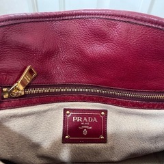 PRADA のバッグの画像