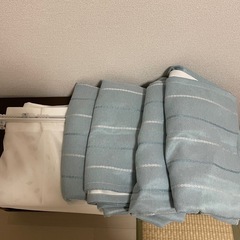 カーテンとテレビボード
の画像