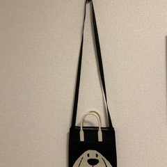 肩から下げられるバックです。の画像
