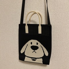 肩から下げられるバックです。の画像