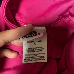 子供用adidasセットアップの画像