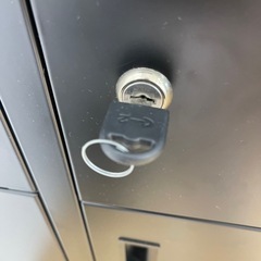 ブラックスチール製 12人用ロッカー（鍵付き）の画像