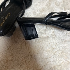 黒サンダルの画像
