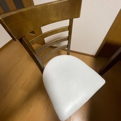 早い者勝ち！！ダイニングテーブルとイス二脚セットの画像