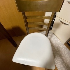 早い者勝ち！！ダイニングテーブルとイス二脚セットの画像