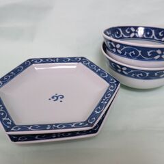 和皿：六角皿×２枚、丸小鉢×２枚、龍峰窯未使用丸皿大小の画像
