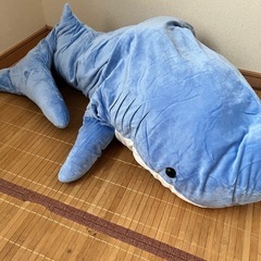 GIGAシャーク 青 グレー 140ｃｍ ぬいぐるみ ビックサイズ サメ 圧倒的サイズ かわいい おもちゃ 巨大 ギフト 誕生日 プレゼント お祝い インテリアの画像