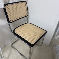 モダンなオシャレチェアの画像