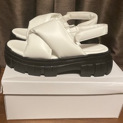 forksy. ベルトデザイン パフィースポーツサンダル ホワイト M レディース 23.0 23.5 フォルクシーの画像