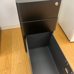 スチール キャビネット キャスター付き鍵付きの画像