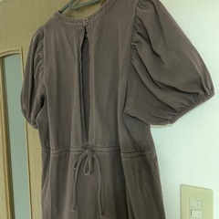【GU】バックオープンワンピースの画像