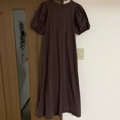 【GU】バックオープンワンピースの画像