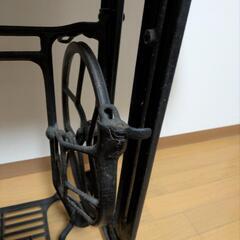 足踏みミシンテーブル　レトロ　琉球松天板の画像