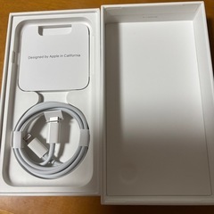 iPhone SE (第3世代) 箱とケーブル　SIMピンの画像
