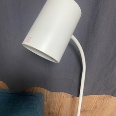 フロアスタンドライト（高さ約140cm）の画像