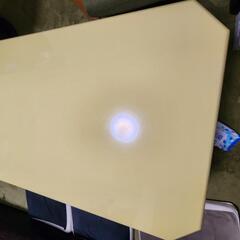 折り畳み式テーブルの画像
