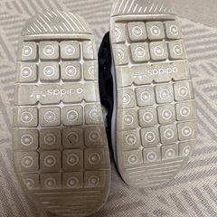 adidas 子供用　サンダルの画像