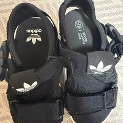 adidas 子供用　サンダルの画像