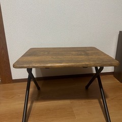 折りたたみテーブルの画像