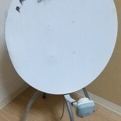 マスプロ　BS・CSアンテナ(反射板53x46cm)　4脚、フラットケーブルつきの画像