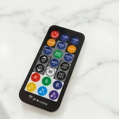 【8/8まで受け取りで1000円引き】PCケース白 +ファン3基+リモコン　の画像