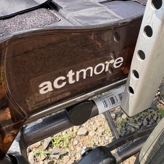 アクトモア　高級車椅子  ノーパンクタイヤの画像