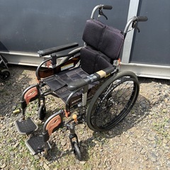 アクトモア　高級車椅子  ノーパンクタイヤの画像